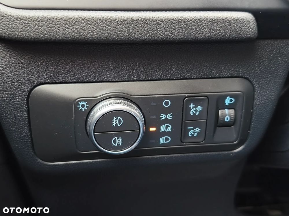 Ford Kuga 2.0 EcoBlue Hybrid TITANIUM - 27