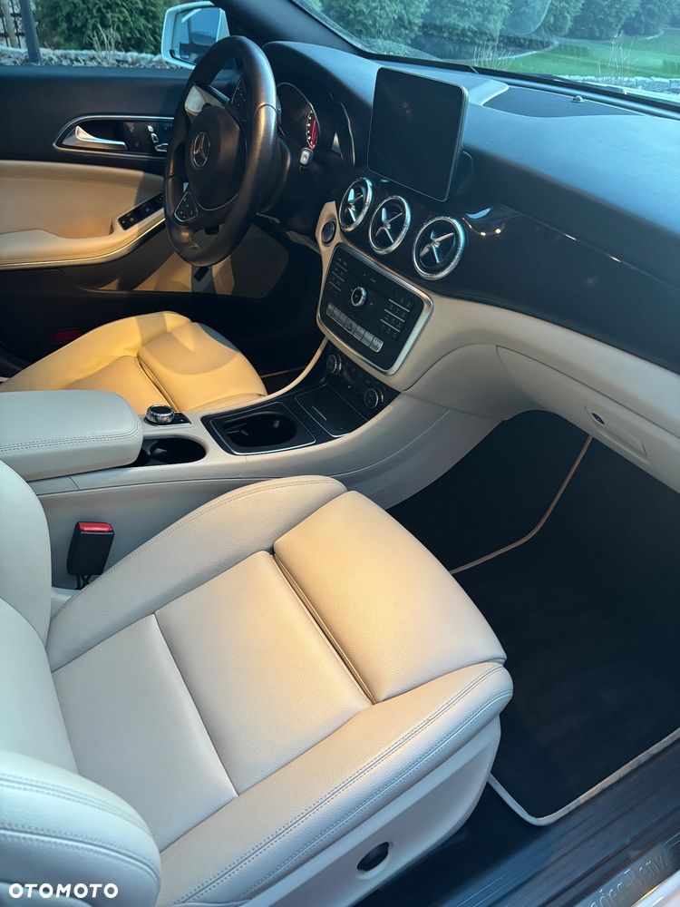 Mercedes-Benz CLA 250 4-Matic - 23