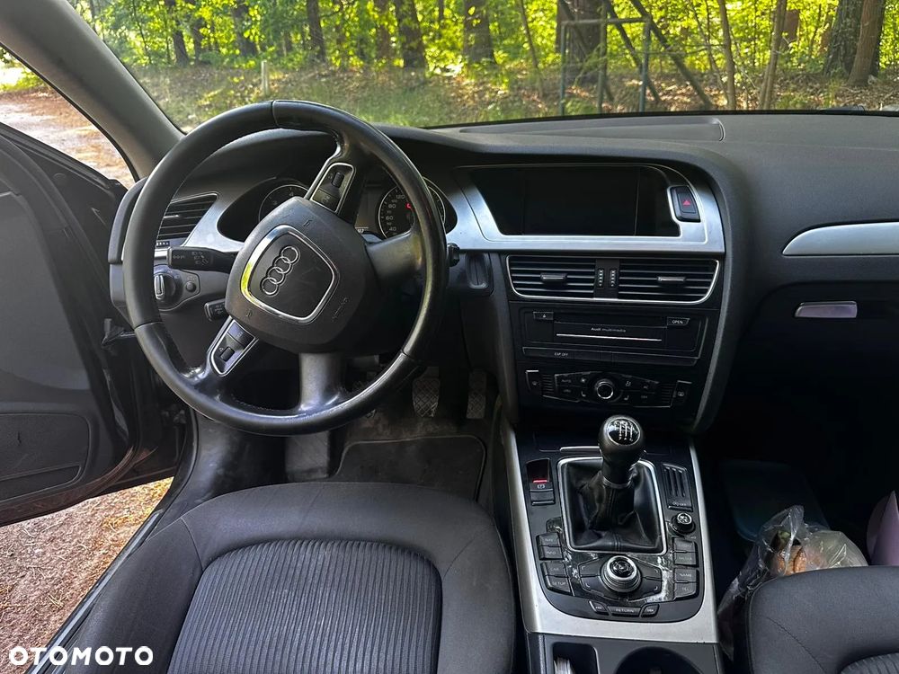 Audi A4 Avant 2.0 TDI DPF Ambiente - 9