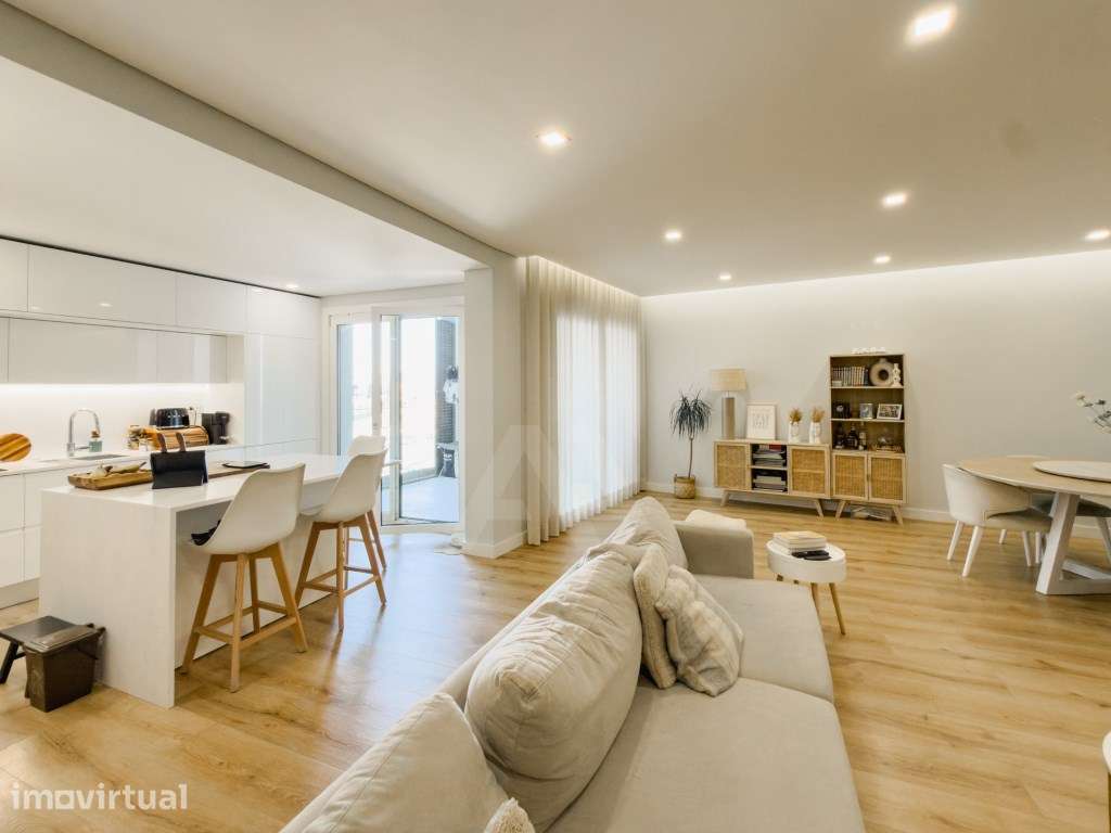Apartamento T3 em Porto Salvo com 3 suítes, garagem e arrecadação - Grande imagem: 5/42