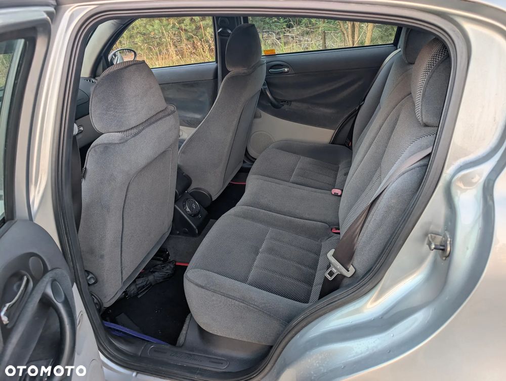 Alfa Romeo 147 1.9 JTD Distinctive - 12