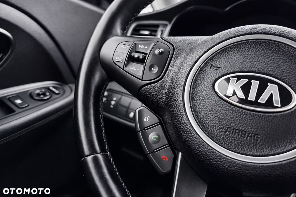 Kia Carens 1.7 CRDi 136 Dream Team Edition - 35