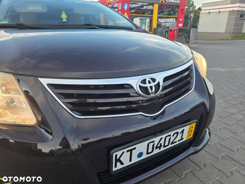 Toyota Avensis 1.8 Executive - 9