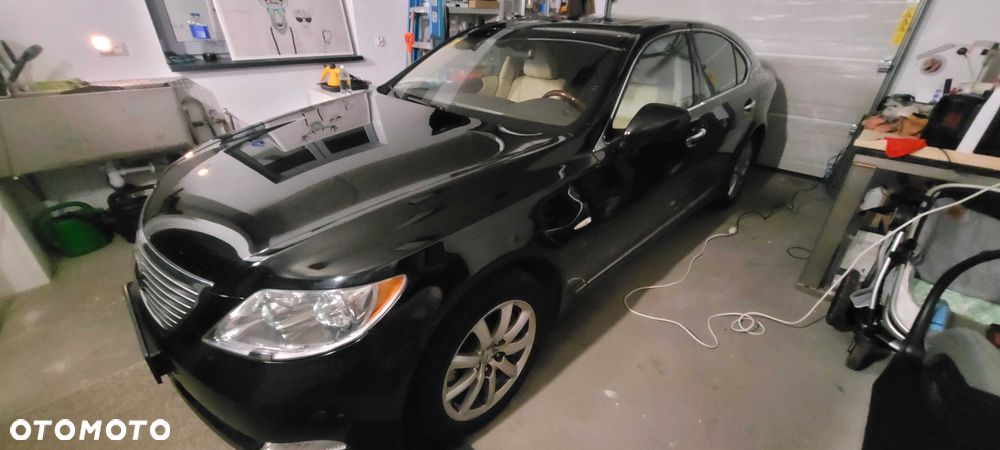 Lexus LS - 1