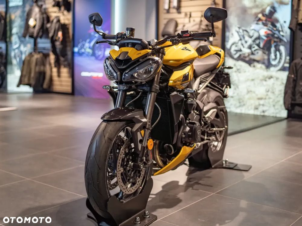 Triumph Street Triple - 12
