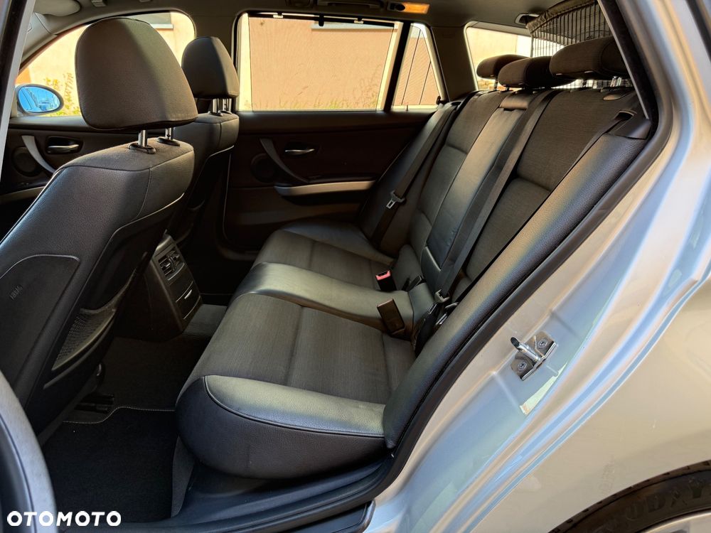 BMW Seria 3 325i - 26