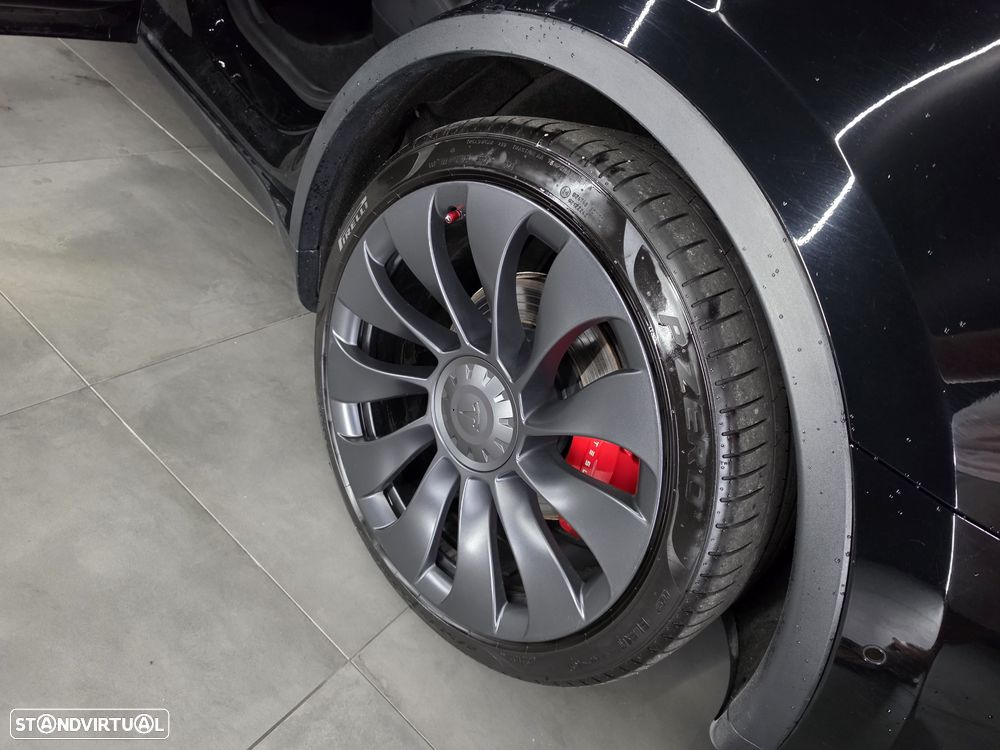 Tesla Model Y Performance Dual Motor AWD - 11