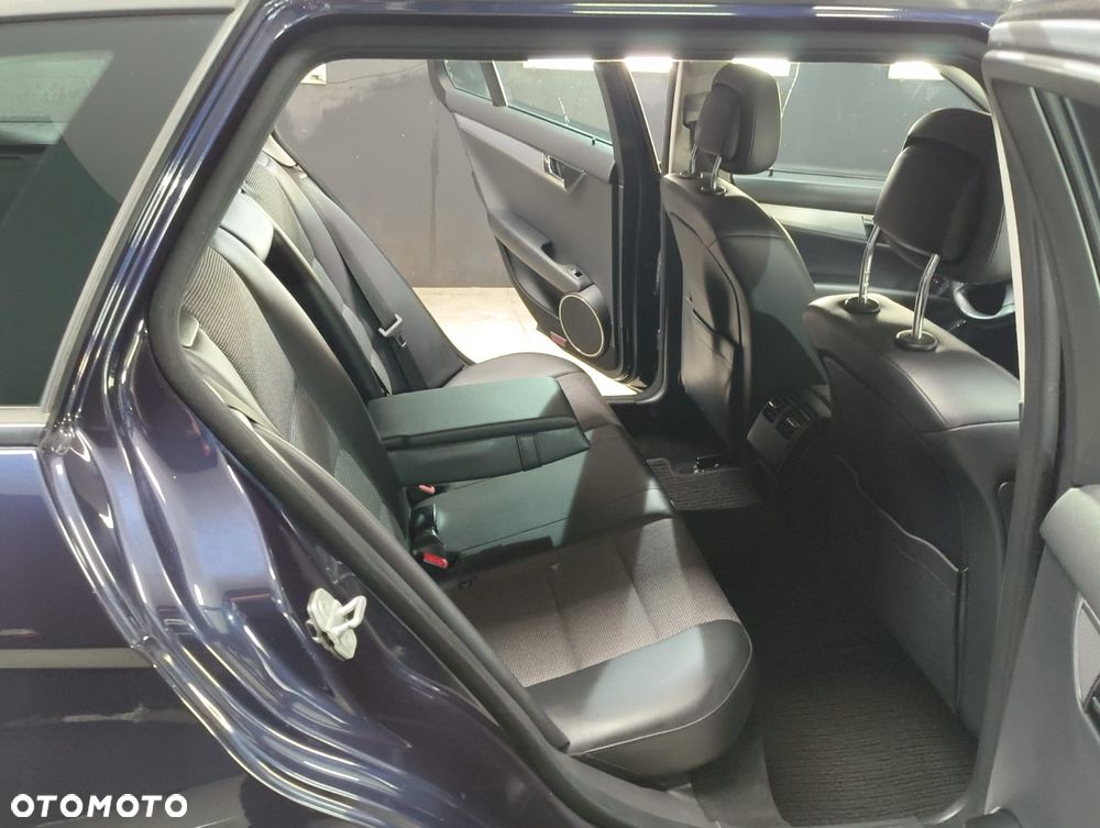 Mercedes-Benz Klasa C 200 CDI DPF BlueEFFICIENCY SPORT EDITION - 28