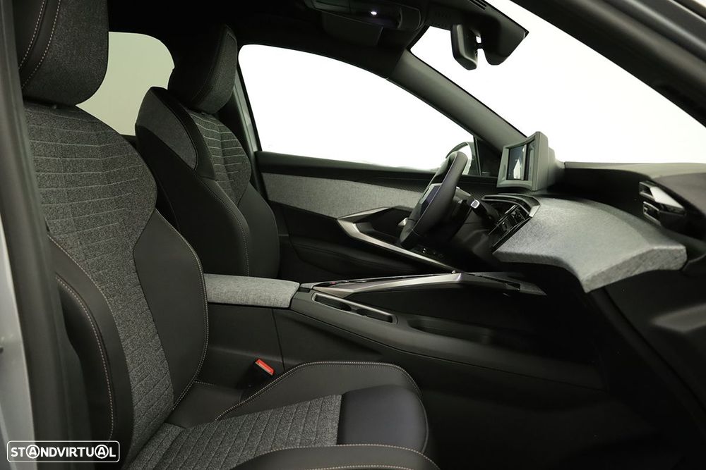 Peugeot 5008 1.2 Hybrid Allure e-DCS6 - 19