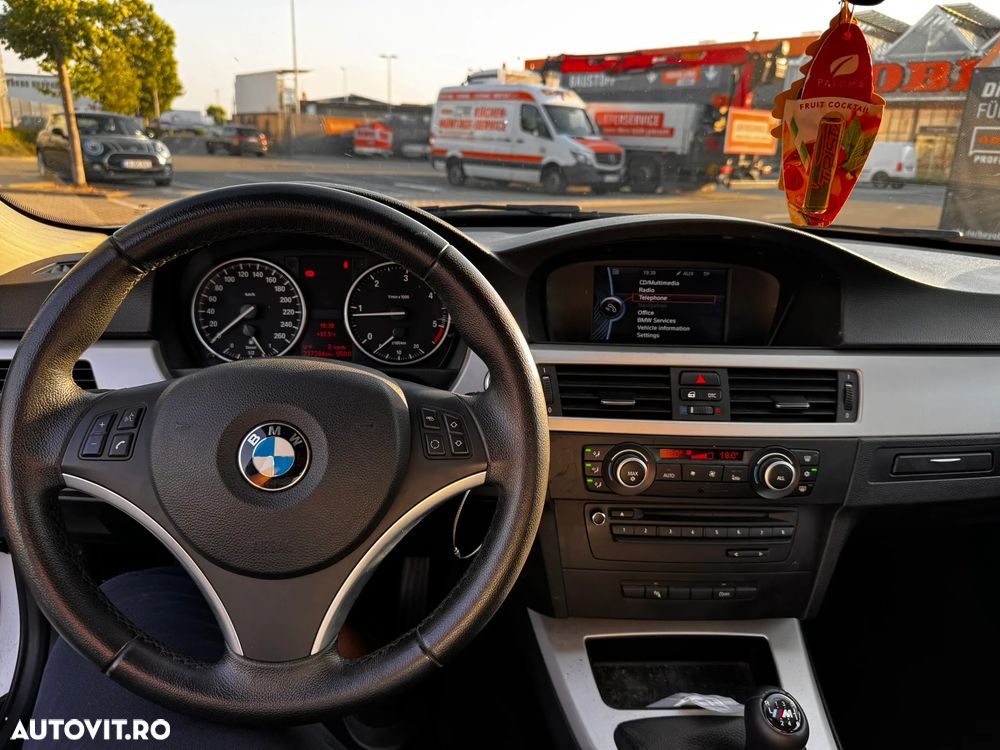 BMW Seria 3 318d - 13