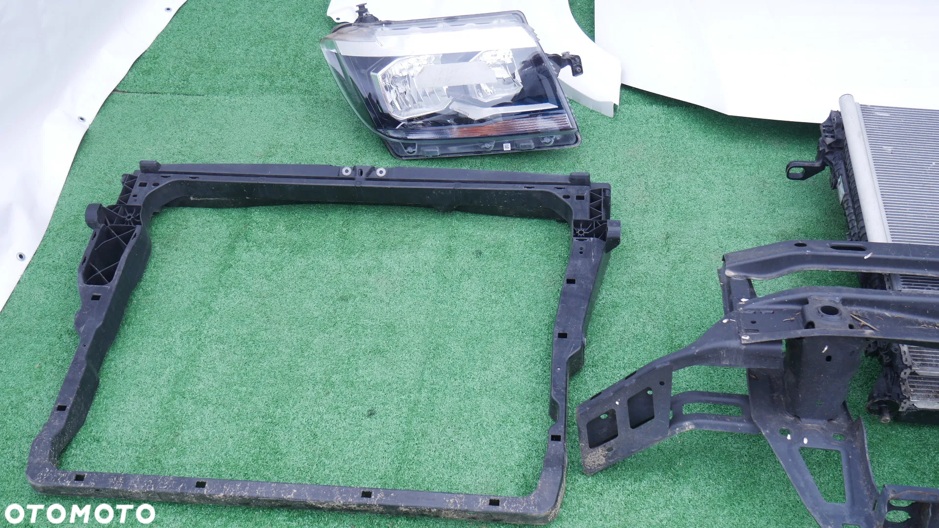 MASKA ZDERZAK GRILL LAMPY BŁOTNIKI PAS PRZEDNI CHODNICE BELKA VW CRAFTER II 2 - 3