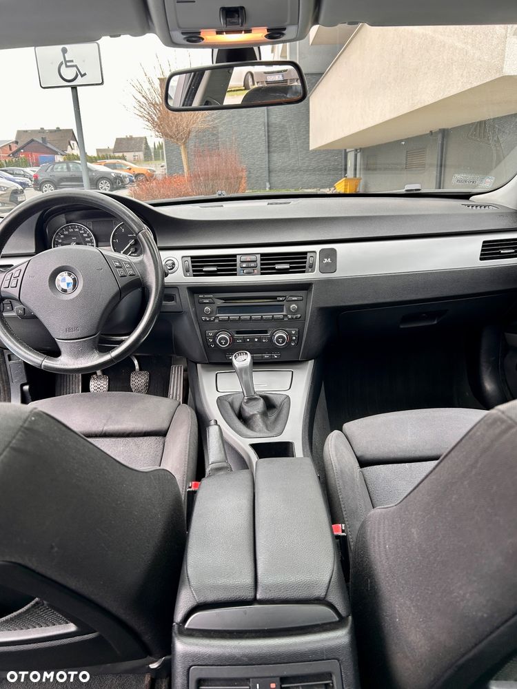 BMW Seria 3 318d - 5