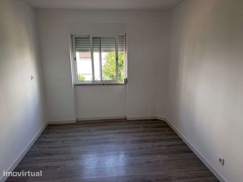 Vende se T2 com Arrecadação na Baixa da Banheira - Grande imagem: 5/11