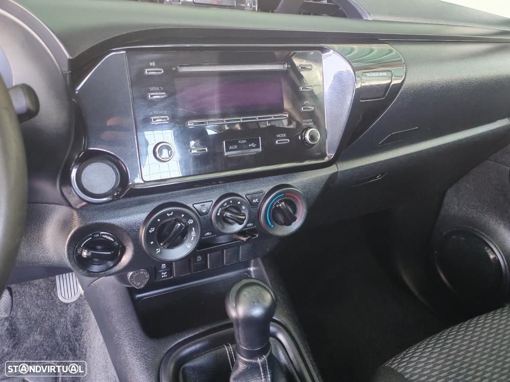 Toyota Hilux 2.4 D-4D 4WD CE 3L - 14