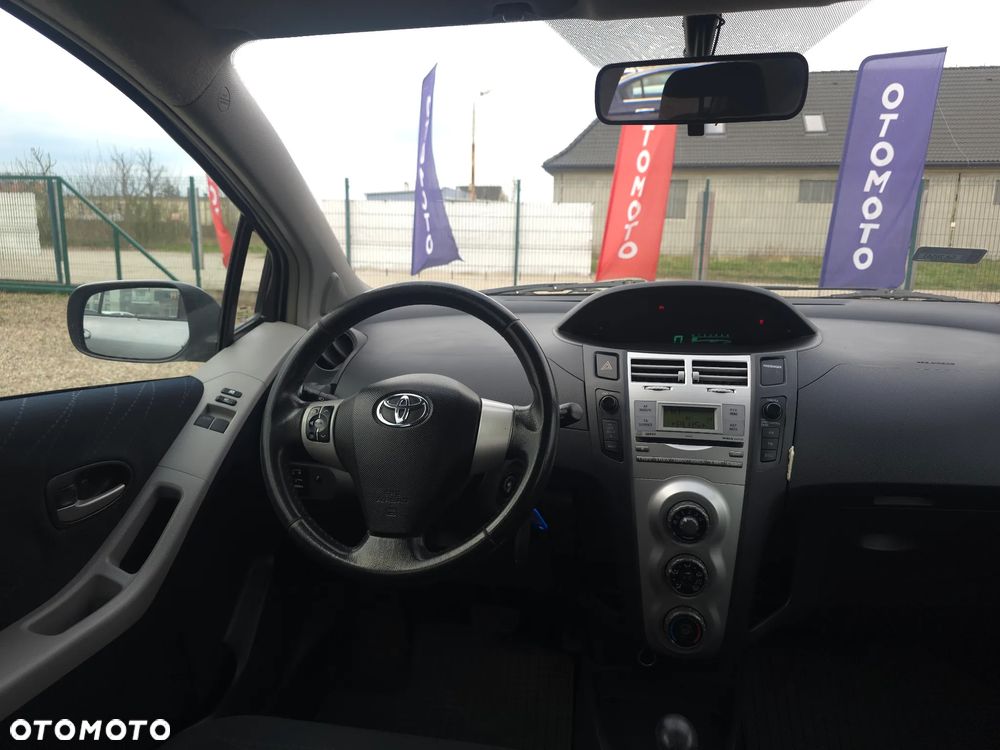 Toyota Yaris 1.3 Sol MM - 32