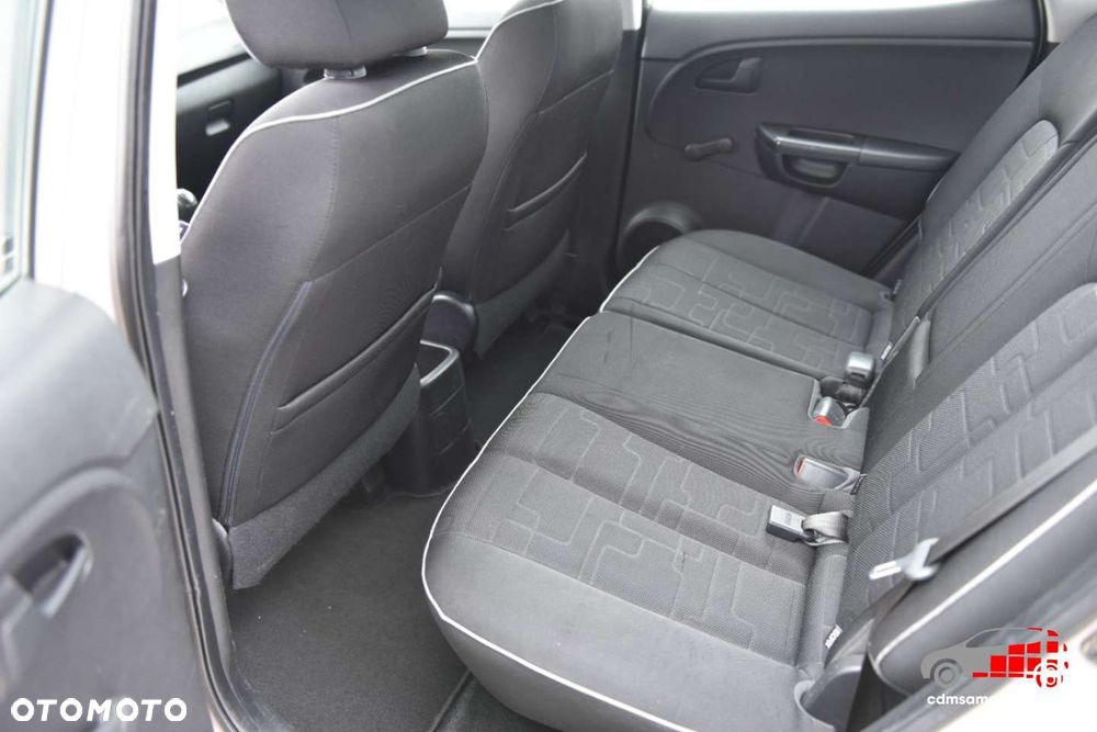Kia Venga - 17