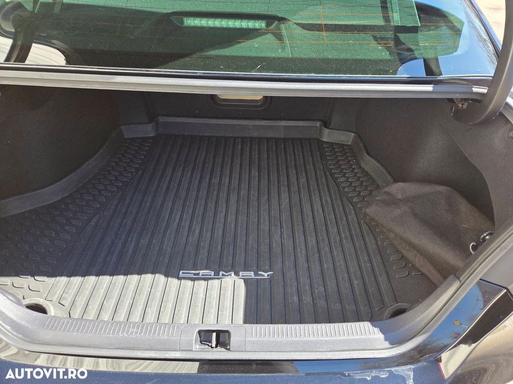 Toyota Camry 2.5 Exclusive - 29