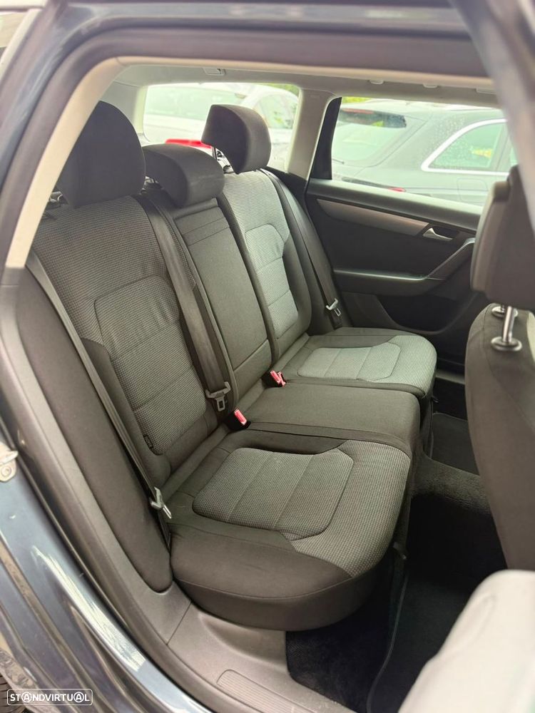 VW Passat Variant 1.6 TDI BlueMotion - 14