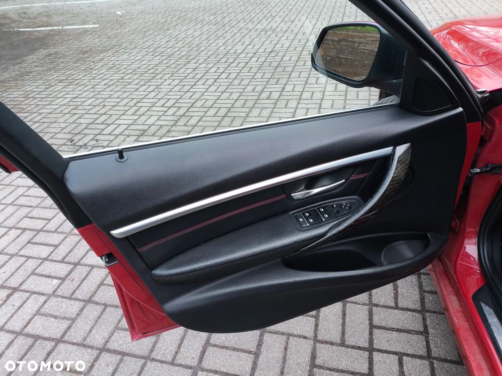 BMW Seria 3 330i xDrive Sport Line Sport - 13