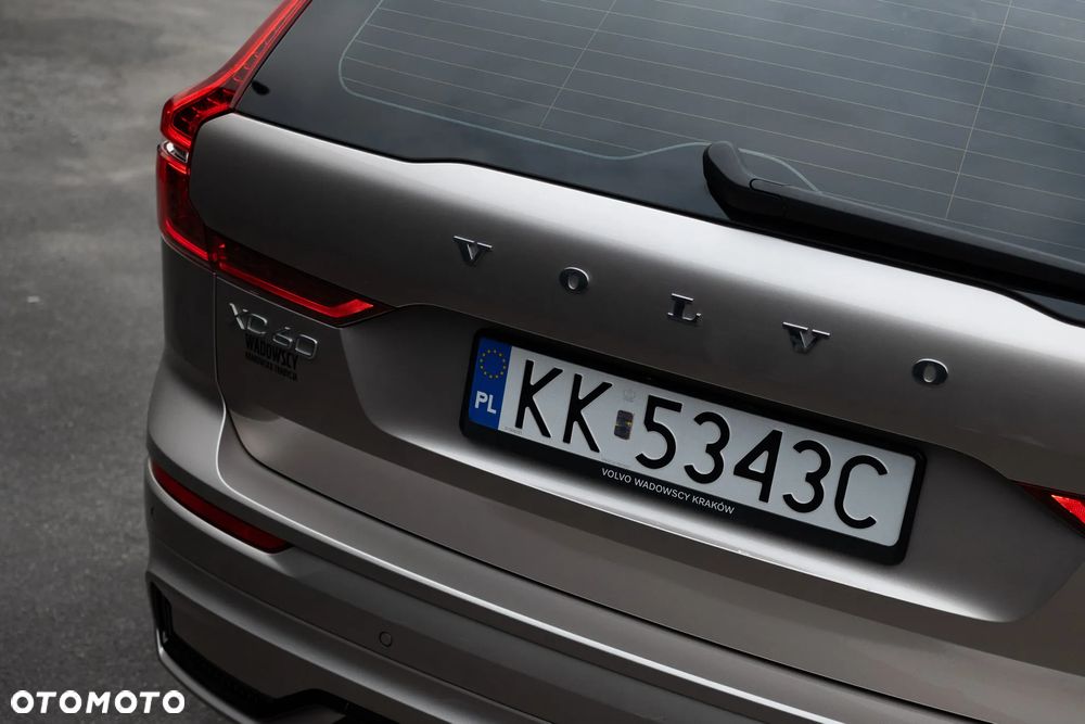 Volvo XC 60 B5 B AWD Plus Dark - 18