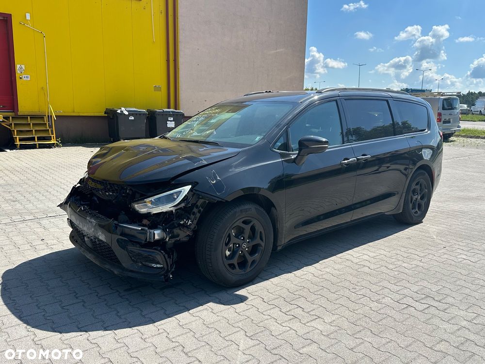 Chrysler Pacifica - 2