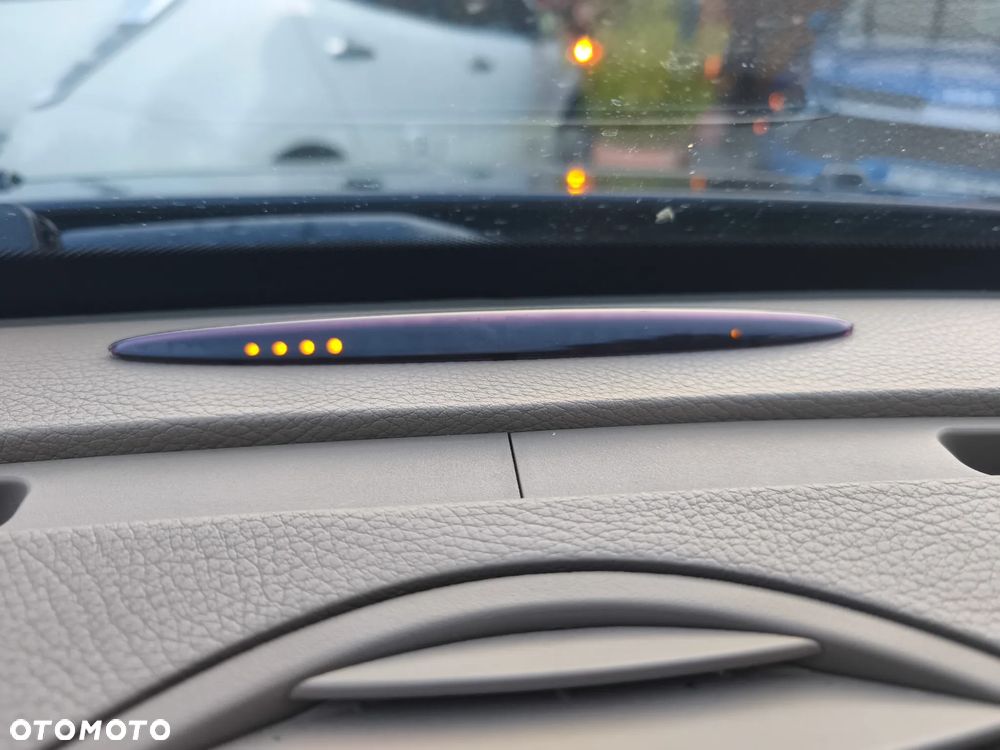 Mercedes-Benz Klasa E 320 4Matic Automatik Avantgarde - 33