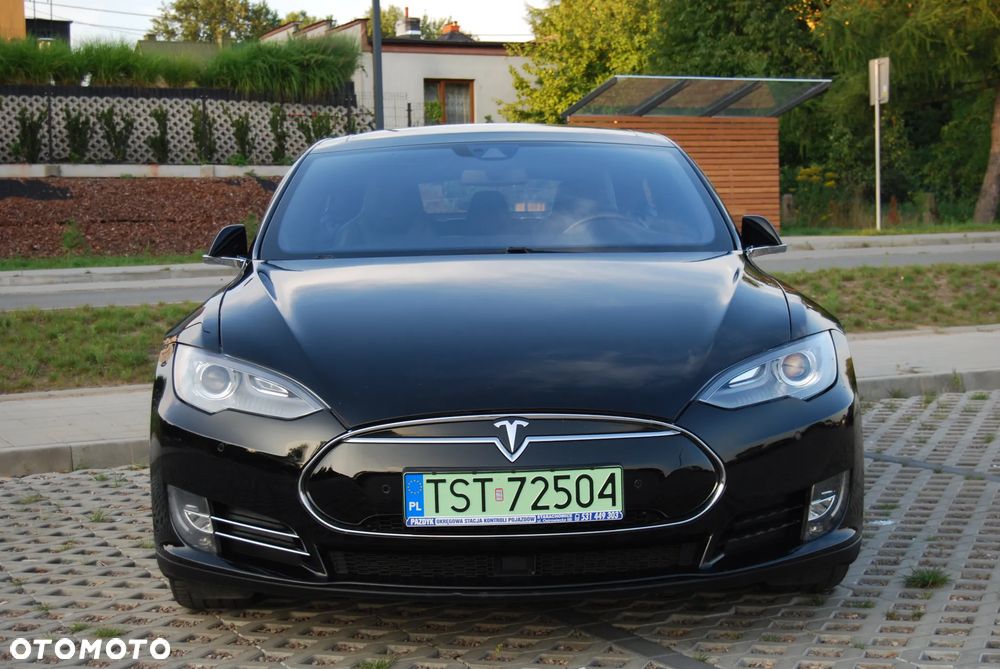 Tesla Model S - 2