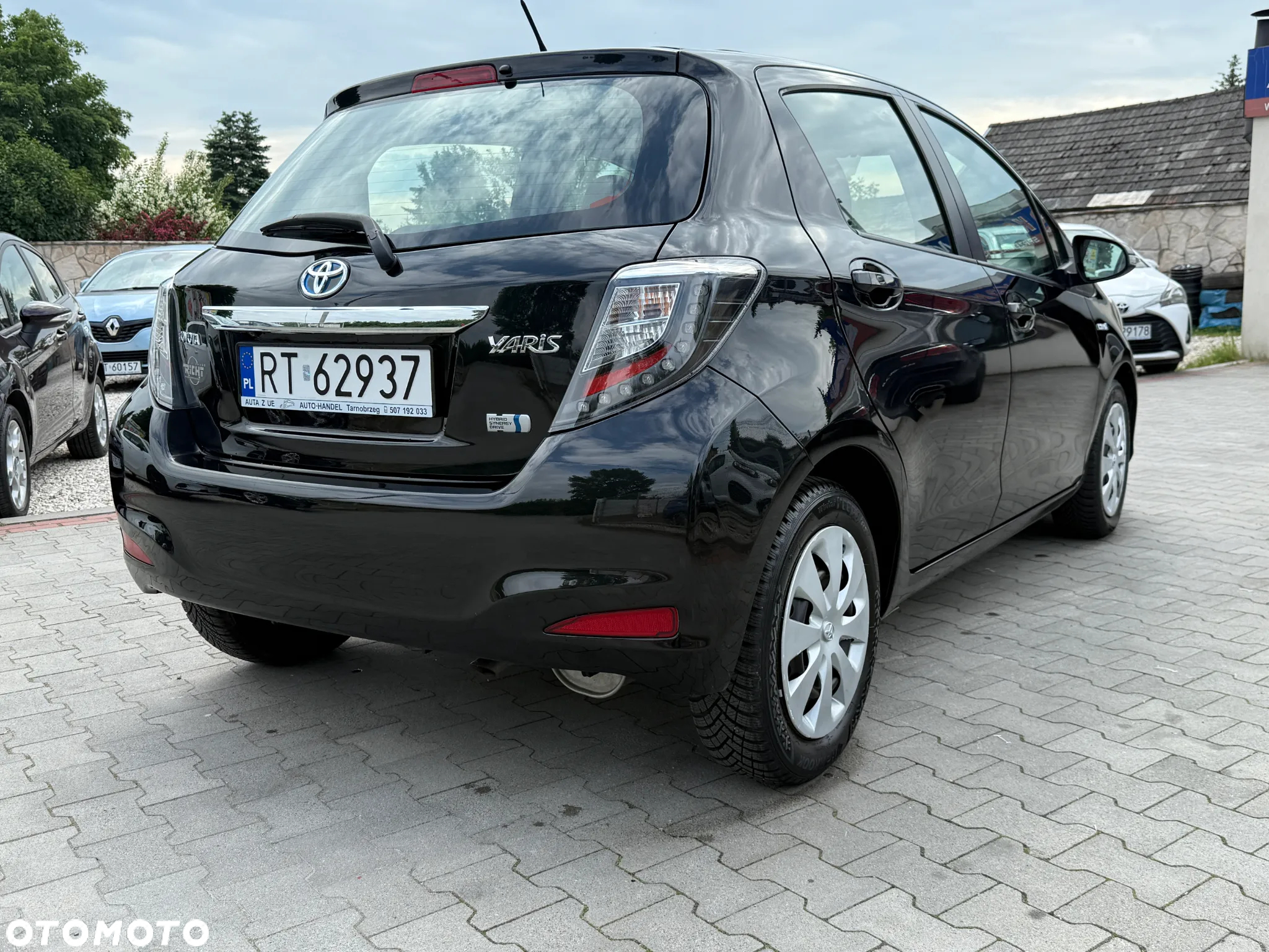 Toyota Yaris Hybrid 100 Dynamic - 13