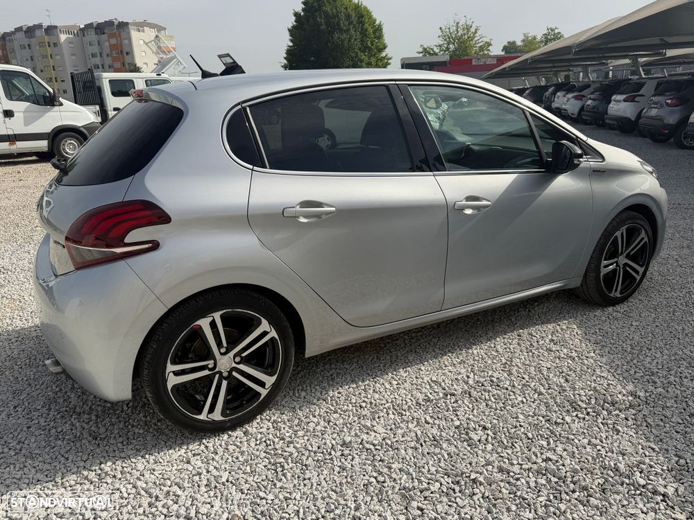 Peugeot 208 1.2 PureTech GT Line - 6
