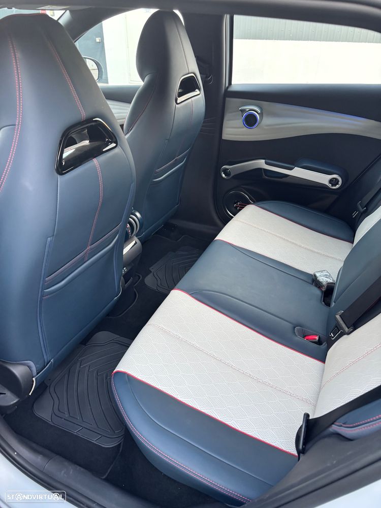 Mercedes-Benz CLA 180 d Shooting Brake AMG Line - 2