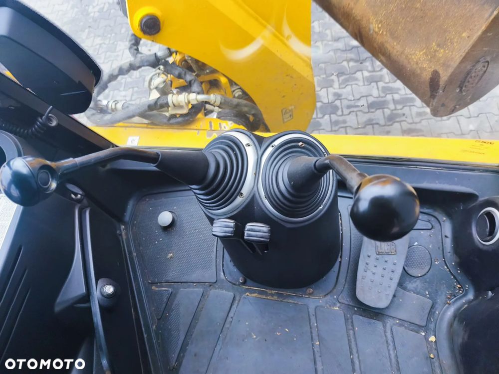 JCB 3CX - 7