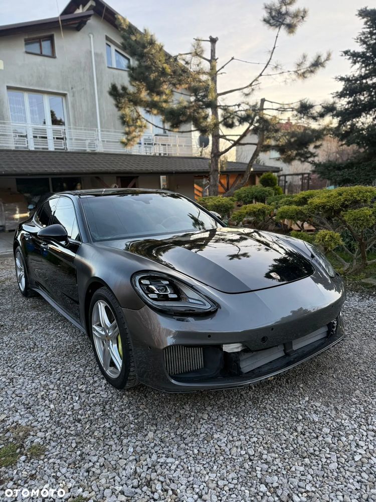Porsche Panamera 4 E-Hybrid - 1