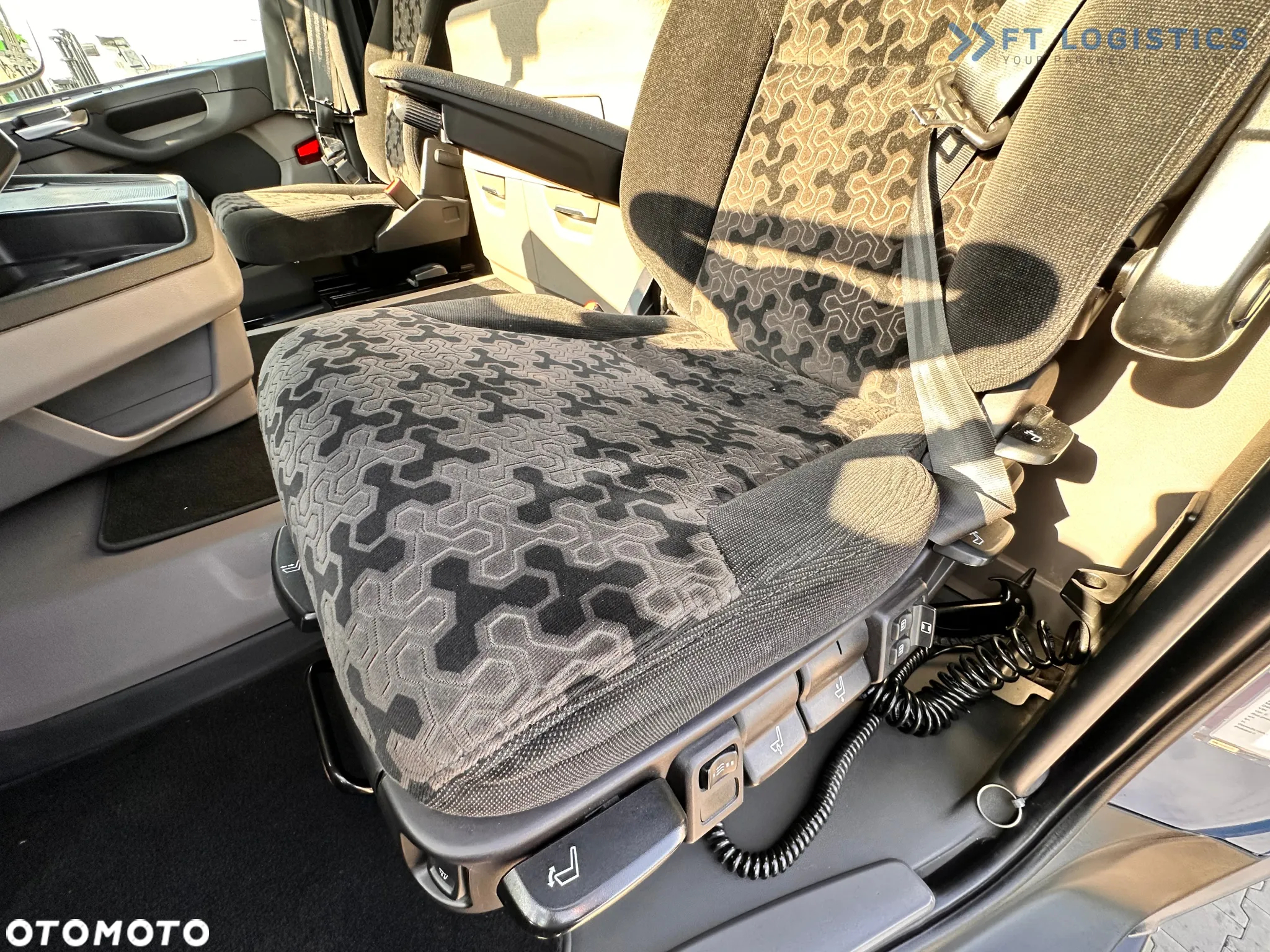 Scania R500 / MICHELIN / LODÓWKA / PODUSZKI PRZÓD + TYŁ / DWA ŁÓŻKA / FULL SPOJLER / RETARDER / LED - 29