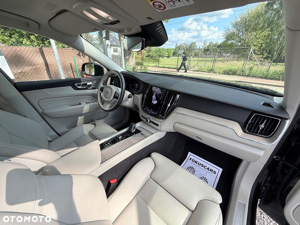 Volvo XC 60 B4 B Plus Dark - 36