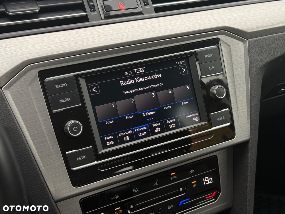 Volkswagen Passat - 31