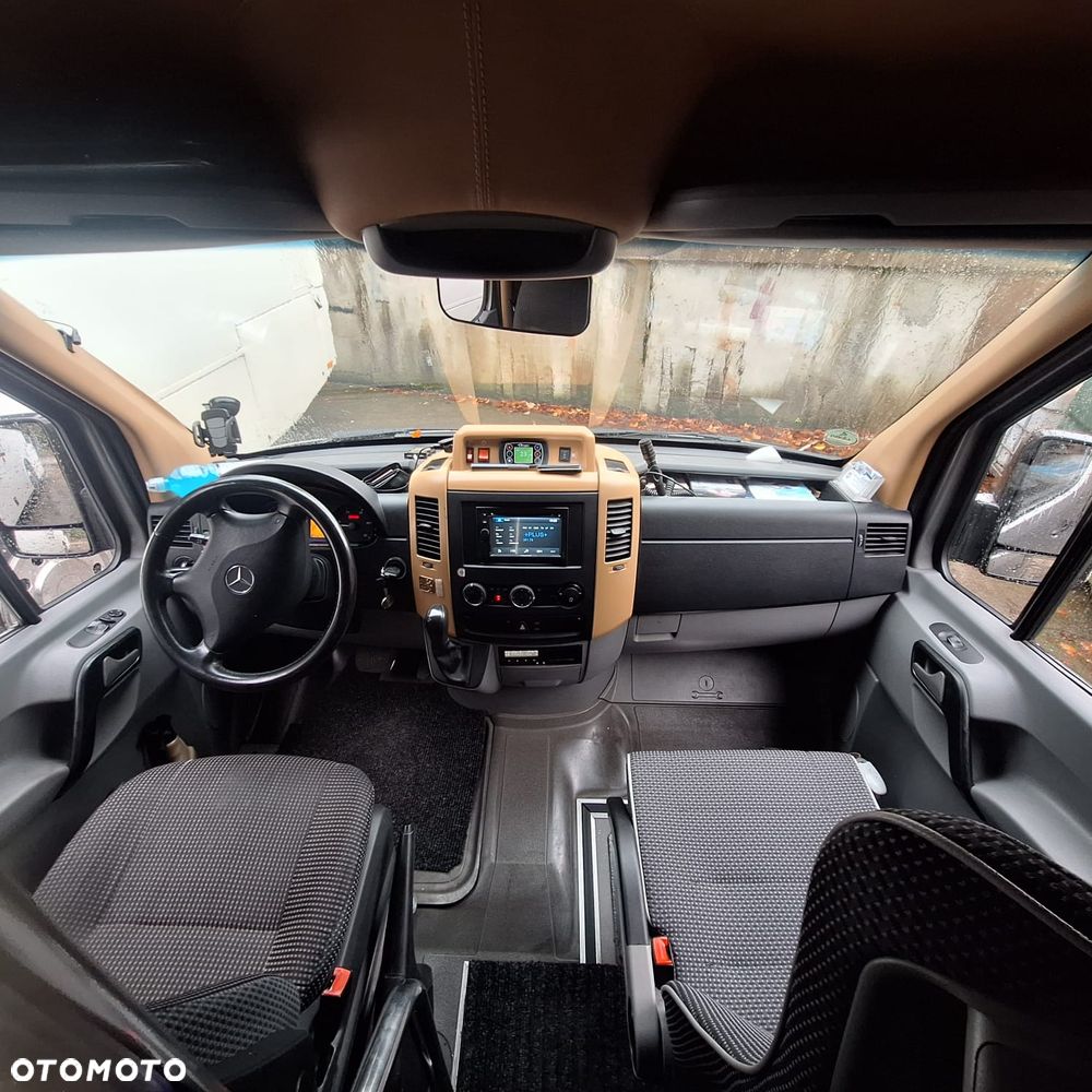 Mercedes-Benz Sprinter - 16