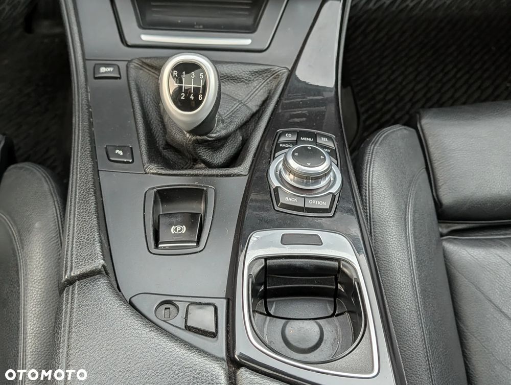 BMW Seria 5 525d - 28