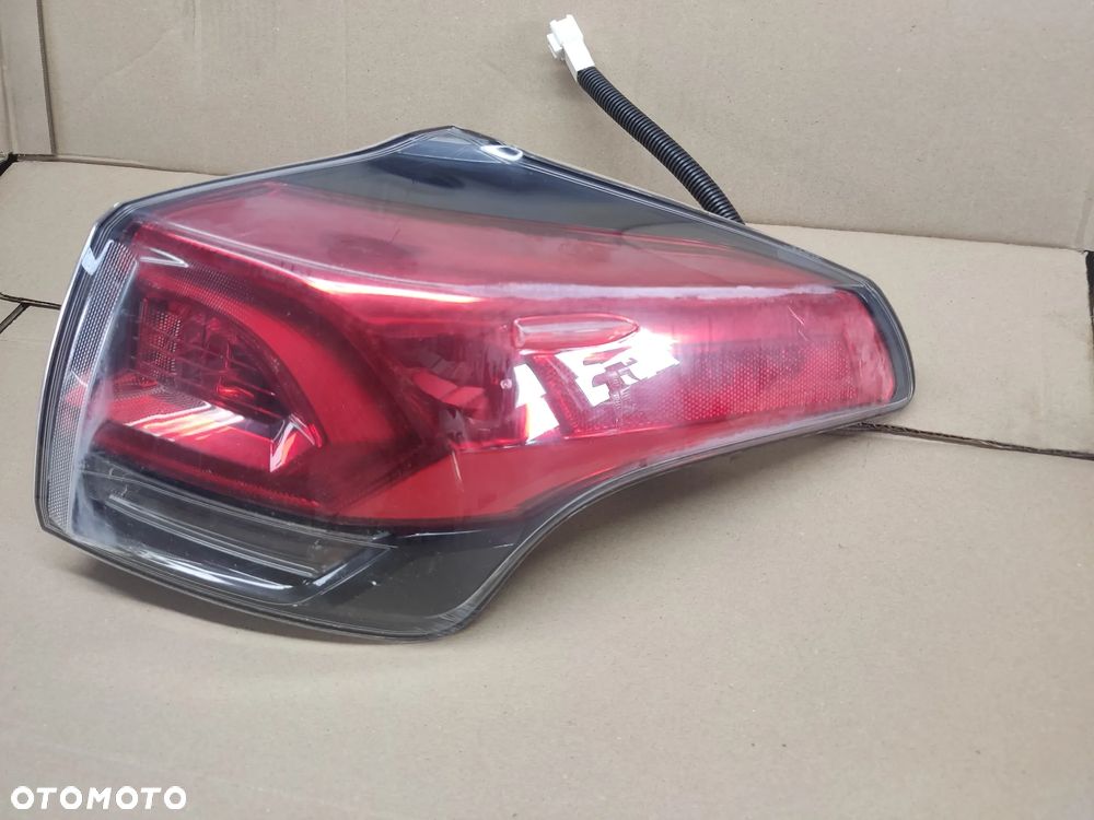 TOYOTA RAV 4 LIFT LAMPA TYŁ PRAWA
