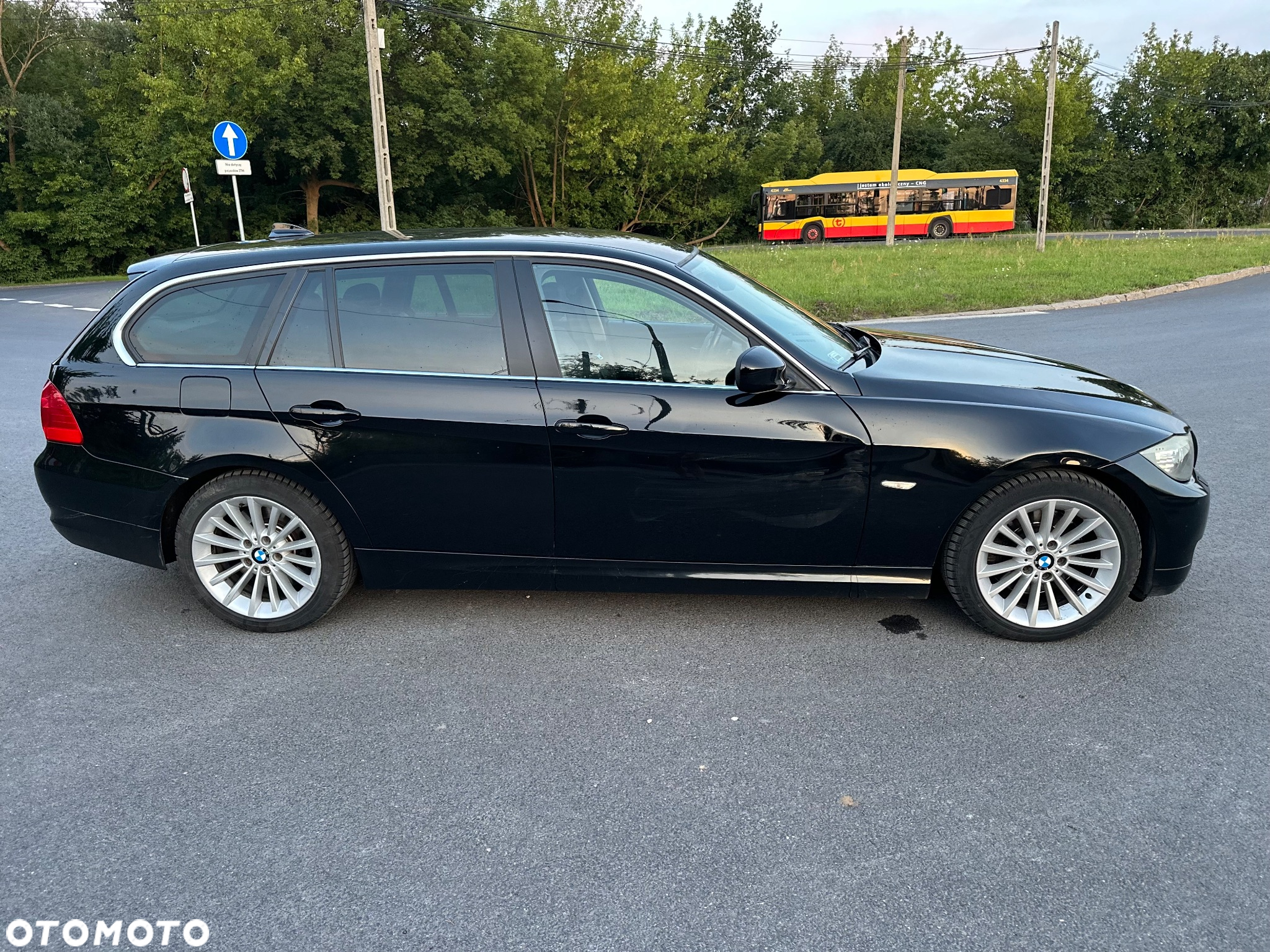 BMW Seria 3 325d DPF Touring - 10