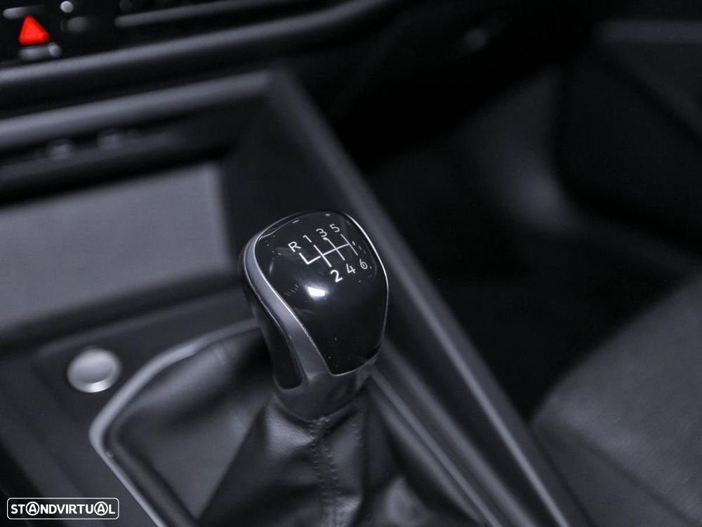 VW Golf 2.0 TDI Style - 23