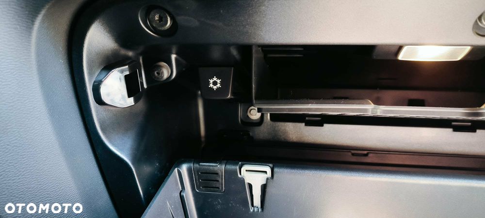 Volvo XC 40 T4 R-Design - 14