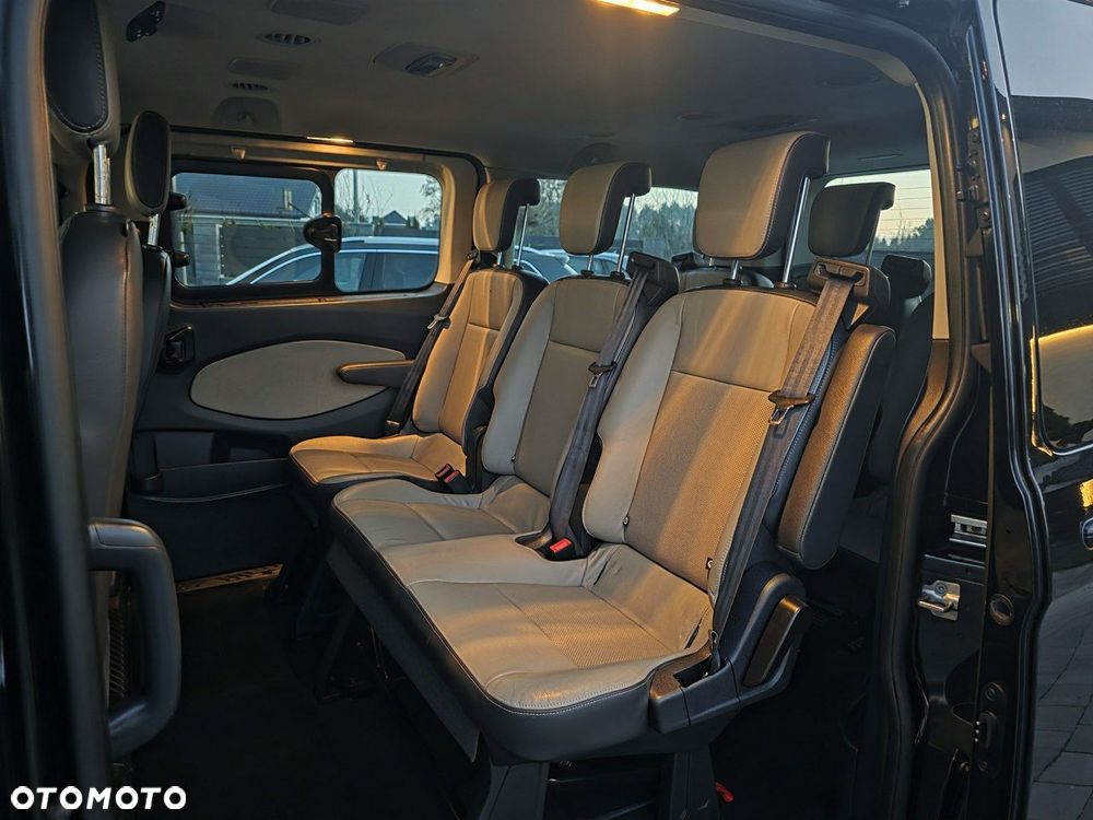 Ford Tourneo Custom - 38