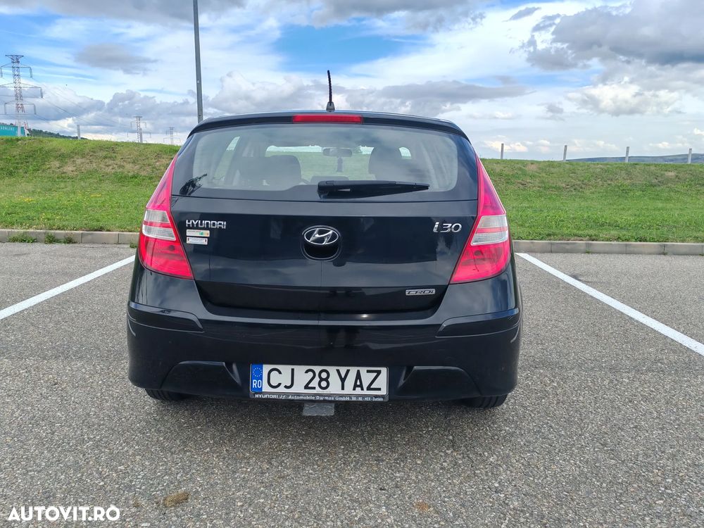 Hyundai i30 1.6 CRDi UEFA EURO 2012 Edition - 8