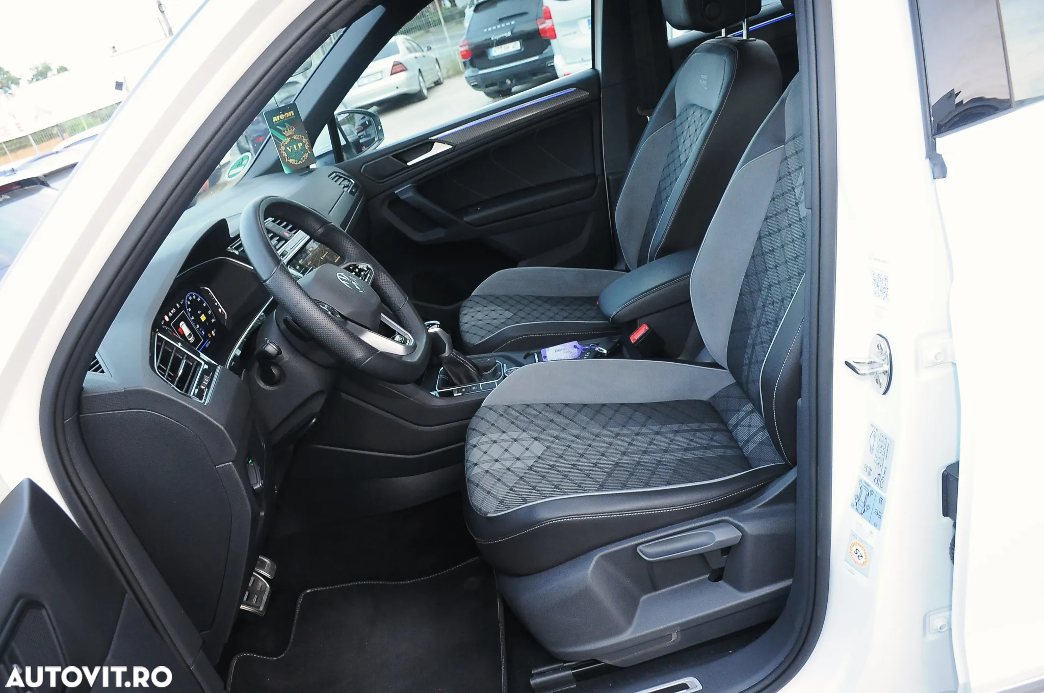 Volkswagen Tiguan 2.0 TDI SCR 4MOTION DSG R-Line - 5