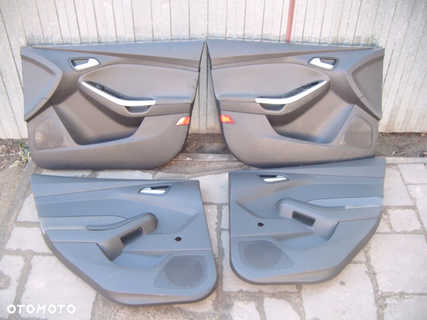ford focus mk3 13r kombi boczki- tapicerka drzwi komplet 4szt