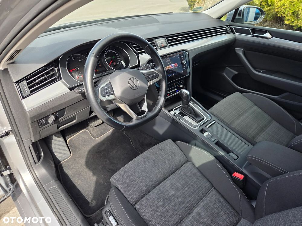Volkswagen Passat 2.0 TDI SCR DSG Business - 8
