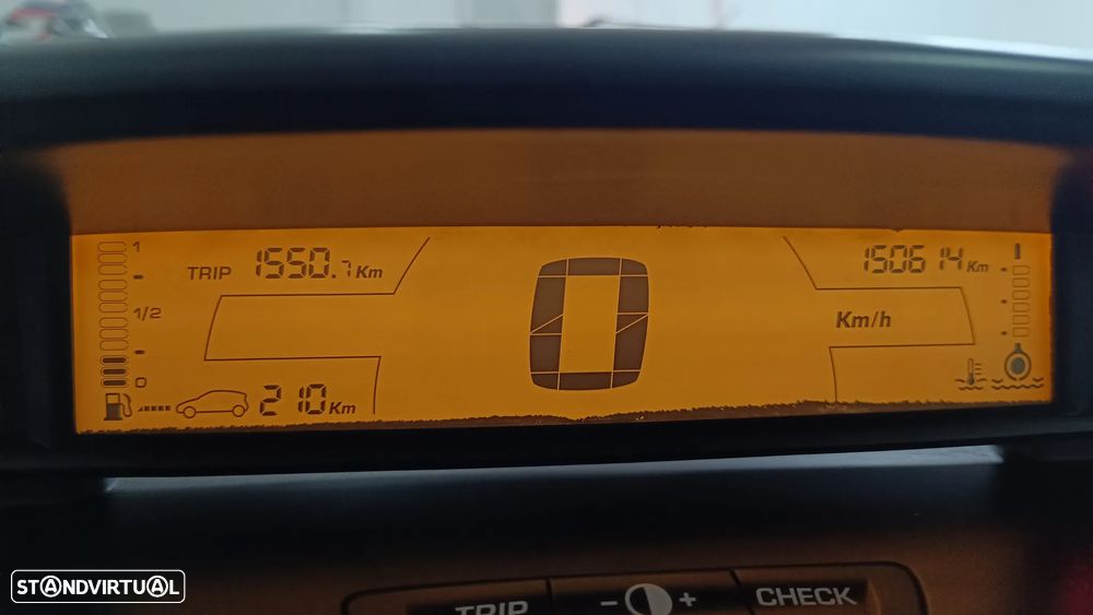 Citroën C4 1.4 16V SX - 6