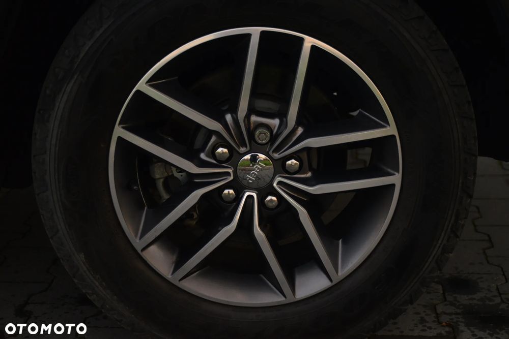 Jeep Grand Cherokee - 9