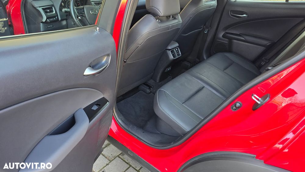 Lexus UX 250h 2.0L HEV 20H- (178 HP) 4X4 CVT Luxury - 11