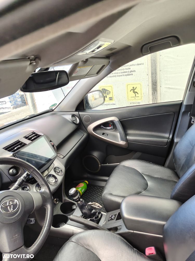 Toyota RAV4 - 10